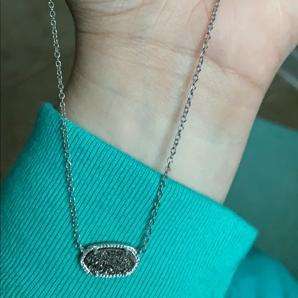 Kendra Scott necklace